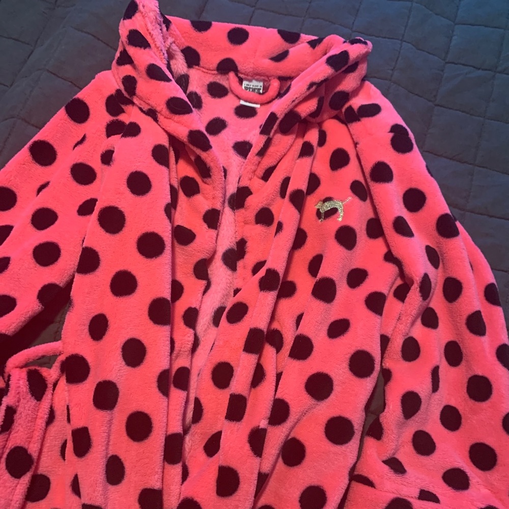 PINK robe, true color is in first picture